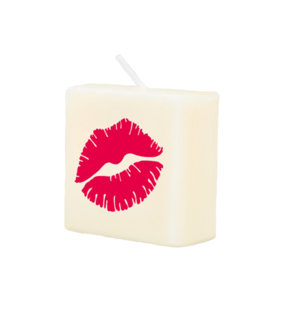 Letter candle - Kiss