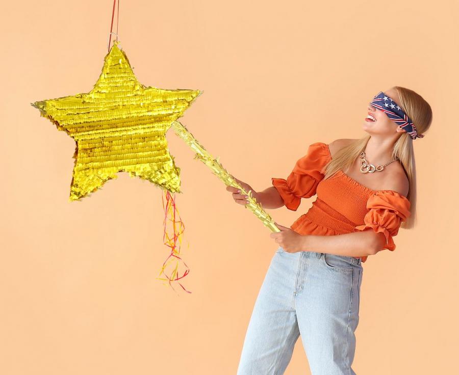Metallic Star piñata, size 45 × 45 × 9 cm
